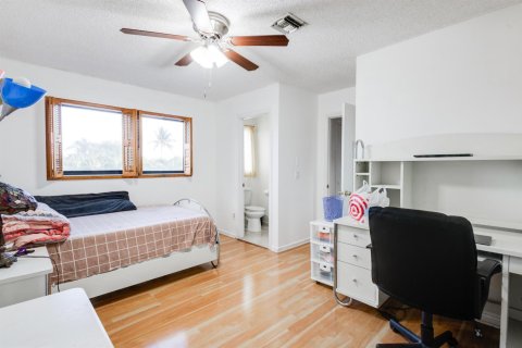 Townhouse in Lake Worth, Florida 3 bedrooms, 152.92 sq.m. № 2191834 - photo 23