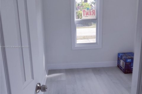 Commercial property in Miami, Florida 108.88 sq.m. № 1972868 - photo 10