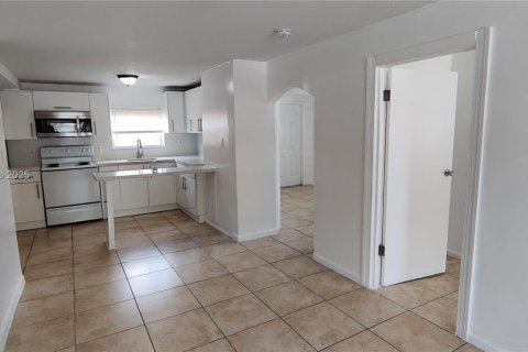 Commercial property in Miami, Florida 108.88 sq.m. № 1972868 - photo 5