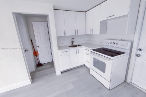 Commercial property in Miami, Florida 108.88 sq.m. № 1972868 - photo 8