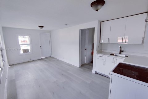 Commercial property in Miami, Florida 108.88 sq.m. № 1972868 - photo 7