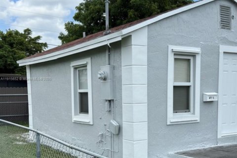 Commercial property in Miami, Florida 108.88 sq.m. № 1972868 - photo 2