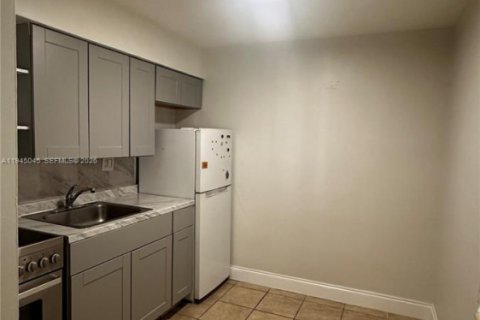 Apartment in Hallandale Beach, Florida 1 bedroom, 51.1 sq.m. № 2001688 - photo 11