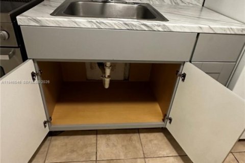 Apartment in Hallandale Beach, Florida 1 bedroom, 51.1 sq.m. № 2001688 - photo 12