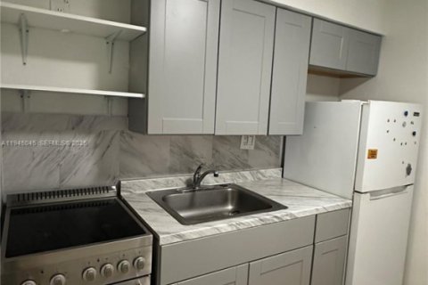 Apartment in Hallandale Beach, Florida 1 bedroom, 51.1 sq.m. № 2001688 - photo 8