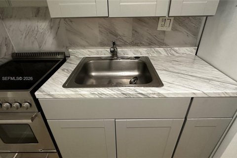 Apartment in Hallandale Beach, Florida 1 bedroom, 51.1 sq.m. № 2001688 - photo 6