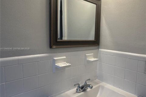 Apartment in Hallandale Beach, Florida 1 bedroom, 51.1 sq.m. № 2001688 - photo 26