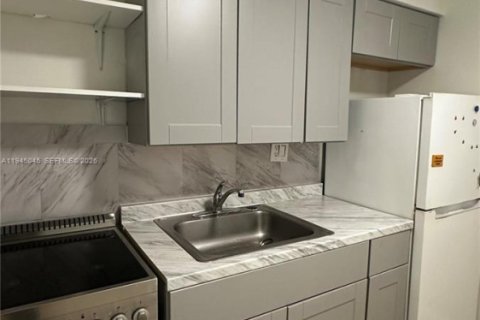 Apartment in Hallandale Beach, Florida 1 bedroom, 51.1 sq.m. № 2001688 - photo 7