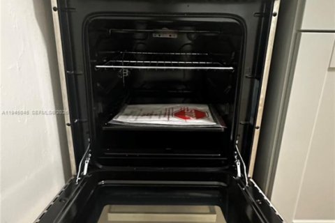 Apartment in Hallandale Beach, Florida 1 bedroom, 51.1 sq.m. № 2001688 - photo 14