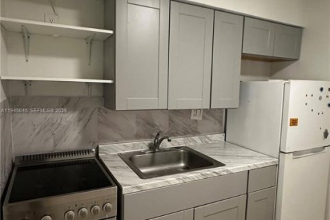 Apartment in Hallandale Beach, Florida 1 bedroom, 51.1 sq.m. № 2001688 - photo 10