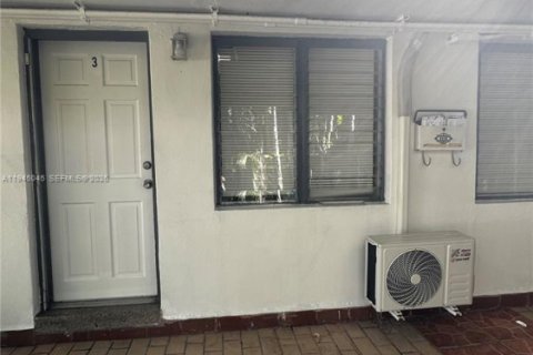 Apartment in Hallandale Beach, Florida 1 bedroom, 51.1 sq.m. № 2001688 - photo 5