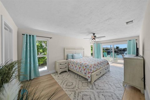 House in New Port Richey, Florida 4 bedrooms, 219.25 sq.m. № 1643065 - photo 20