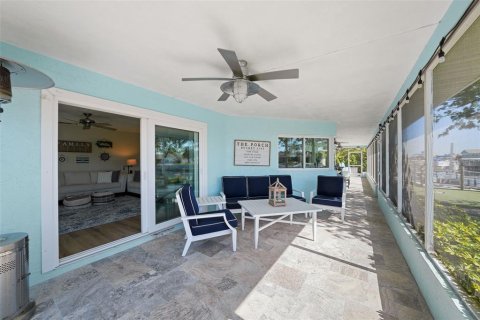 House in New Port Richey, Florida 4 bedrooms, 219.25 sq.m. № 1643065 - photo 29