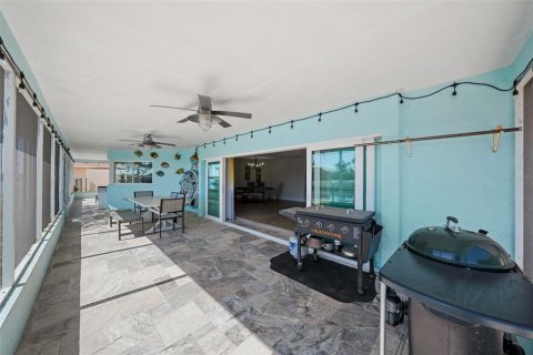 House in New Port Richey, Florida 4 bedrooms, 219.25 sq.m. № 1643065 - photo 27