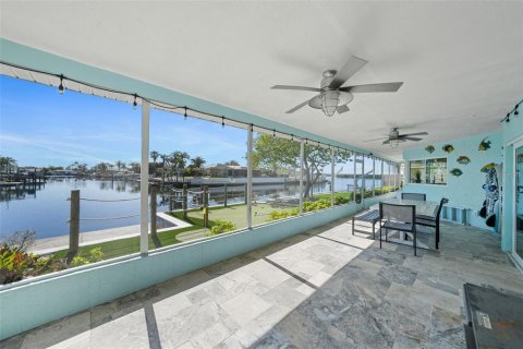 House in New Port Richey, Florida 4 bedrooms, 219.25 sq.m. № 1643065 - photo 26