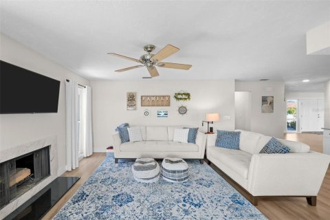 House in New Port Richey, Florida 4 bedrooms, 219.25 sq.m. № 1643065 - photo 17
