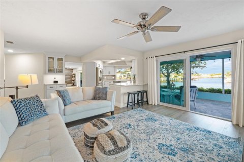 House in New Port Richey, Florida 4 bedrooms, 219.25 sq.m. № 1643065 - photo 14