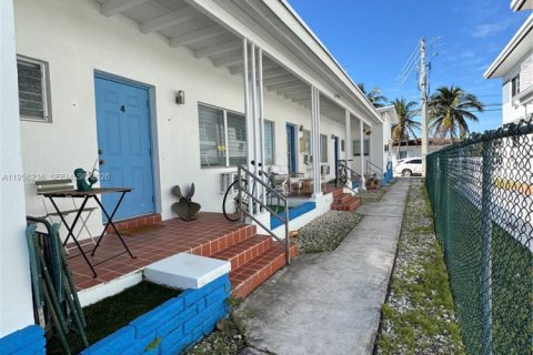 Commercial property in Miami Beach, Florida 326.09 sq.m. № 2020904 - photo 9