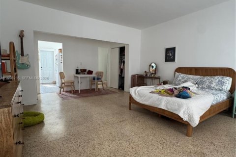 Commercial property in Miami Beach, Florida 326.09 sq.m. № 2020904 - photo 13