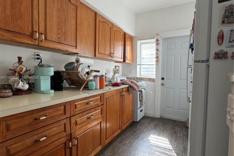 Commercial property in Miami Beach, Florida 326.09 sq.m. № 2020904 - photo 14