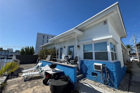 Commercial property in Miami Beach, Florida 326.09 sq.m. № 2020904 - photo 10