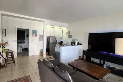 Commercial property in Miami Beach, Florida 326.09 sq.m. № 2020904 - photo 16