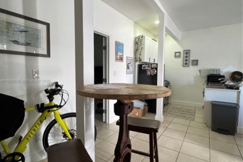 Commercial property in Miami Beach, Florida 326.09 sq.m. № 2020904 - photo 21