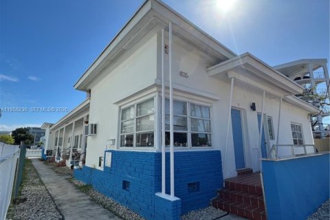 Commercial property in Miami Beach, Florida 326.09 sq.m. № 2020904