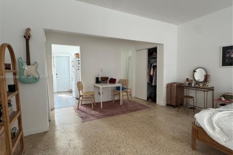 Commercial property in Miami Beach, Florida 326.09 sq.m. № 2020904 - photo 12