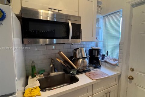 Commercial property in Miami Beach, Florida 326.09 sq.m. № 2020904 - photo 18