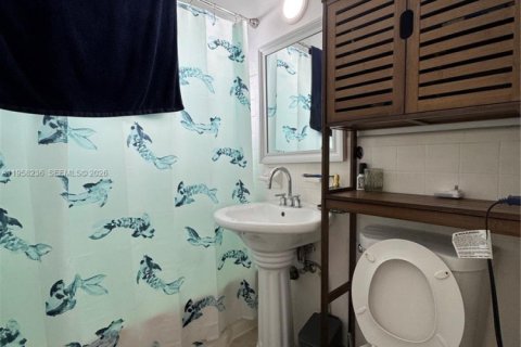 Commercial property in Miami Beach, Florida 326.09 sq.m. № 2020904 - photo 15