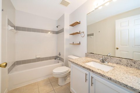 Condo in Orlando, Florida, 3 bedrooms  № 1840524 - photo 12
