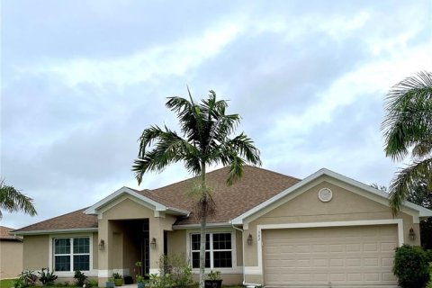 House in Punta Gorda, Florida 4 bedrooms, 227.33 sq.m. № 1917591 - photo 1