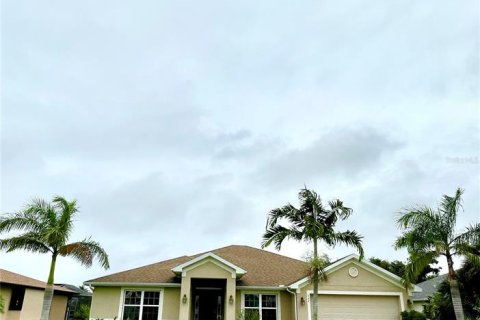House in Punta Gorda, Florida 4 bedrooms, 227.33 sq.m. № 1917591 - photo 2