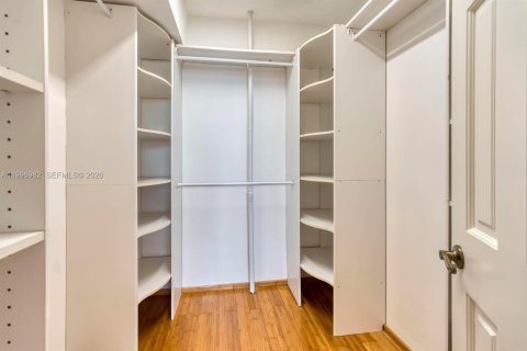 Купить кондоминиум в Халландейл-Бич, Флорида 1 спальня, 78.97м2, № 2060405 - фото 15