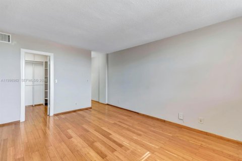 Купить кондоминиум в Халландейл-Бич, Флорида 1 спальня, 78.97м2, № 2060405 - фото 12