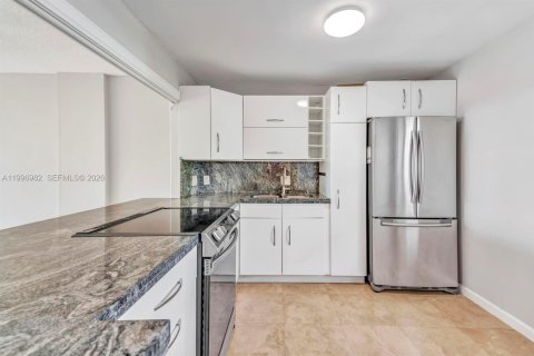 Купить кондоминиум в Халландейл-Бич, Флорида 1 спальня, 78.97м2, № 2060405 - фото 2