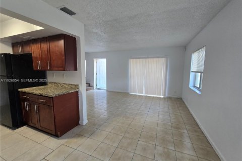 Touwnhouse à louer à Lauderhill, Floride: 2 chambres, 87.33 m2 № 1984648 - photo 3