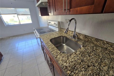 Touwnhouse à louer à Lauderhill, Floride: 2 chambres, 87.33 m2 № 1984648 - photo 5