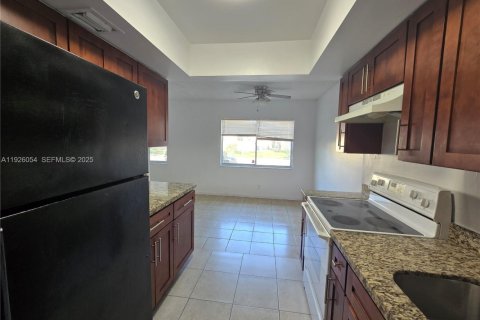 Touwnhouse à louer à Lauderhill, Floride: 2 chambres, 87.33 m2 № 1984648 - photo 4