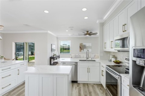 House in Tampa, Florida 5 bedrooms, 279.73 sq.m. № 1757093 - photo 8