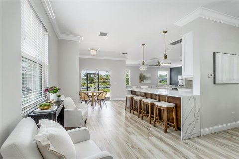 House in Tampa, Florida 5 bedrooms, 279.73 sq.m. № 1757093 - photo 5