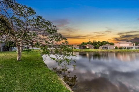 House in Tampa, Florida 5 bedrooms, 279.73 sq.m. № 1757093 - photo 2