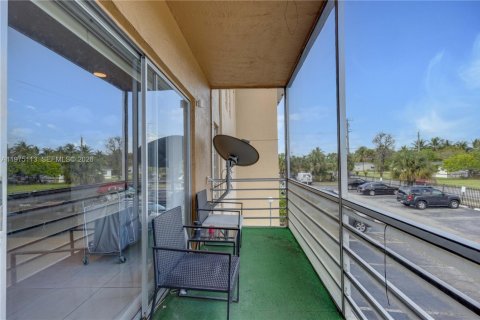 Condominio en venta en Lauderdale Lakes, Florida, 2 dormitorios, 115.2 m2 № 2036289 - foto 10