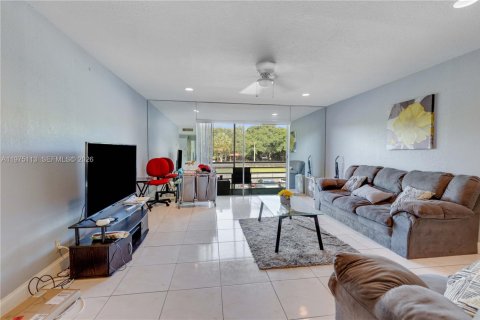 Condominio en venta en Lauderdale Lakes, Florida, 2 dormitorios, 115.2 m2 № 2036289 - foto 3