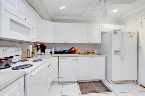 Condominio en Lauderdale Lakes, Florida, 2 dormitorios  № 2036289