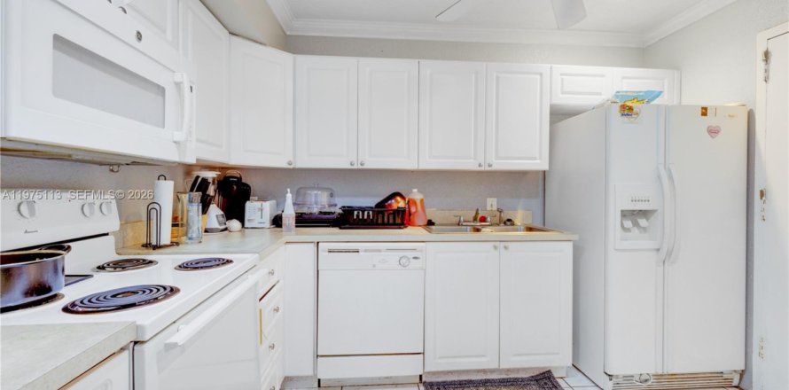 Condominio en Lauderdale Lakes, Florida, 2 dormitorios  № 2036289