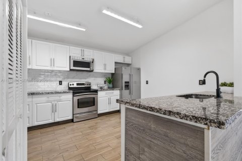 Купить виллу или дом в Санрайз, Флорида 3 спальни, 144.46м2, № 2041527 - фото 21