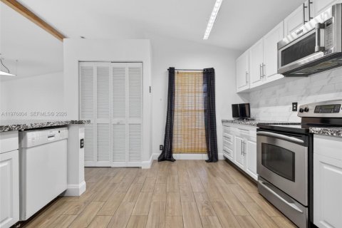 Купить виллу или дом в Санрайз, Флорида 3 спальни, 144.46м2, № 2041527 - фото 18