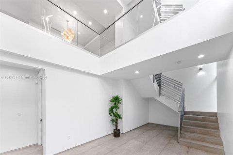 Villa ou maison à vendre à Miami, Floride: 4 chambres, 262.63 m2 № 2054664 - photo 14